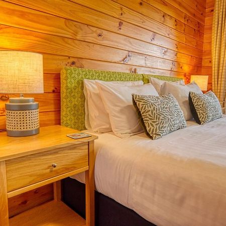 Paparoa Beach Hideaway With Hot Tub Barrytown Exterior photo