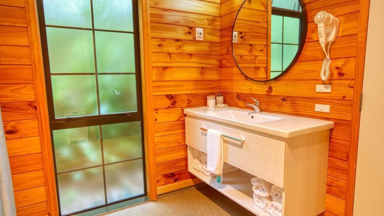 Paparoa Beach Hideaway With Hot Tub Barrytown Exterior photo
